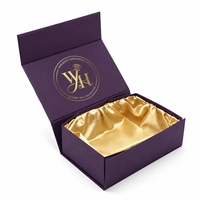 Boîte rigide magnétique Deep Purple One Piece avec logo en feuille d'or et rembourrage intérieur en soie pour l'emballage de bijoux de luxe