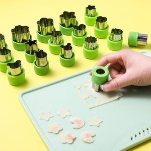 Presse à biscuits robuste en acier inoxydable à levier, garantit une pression uniforme et des formes de biscuits parfaites à chaque fois - Product Image 1