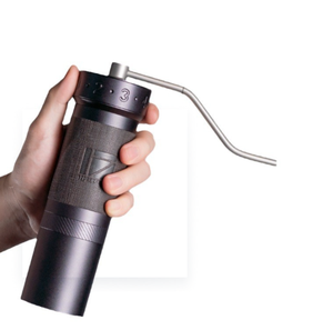 Molinillo de Café Portátil de Metal Ecológico con Molienda Consistente, Acabado Negro, Empuñadura de Nogal, Herramienta Lista para Viajar - Product Image 4