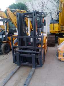 Chariot élévateur diesel TCM d'occasion à bas prix, 2,5 tonnes, haute qualité, 3 mètres, personnalisable avec vérin. - Product Image 6