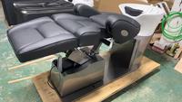Fauteuil de lavage de cheveux électrique inclinable avec repose-pieds réglable et cuvette en céramique pour salon de coiffure et spa capillaire