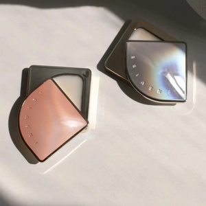 Contenitore Triangolare Girevole in Metallo Lucido Personalizzato per Profumo Solido Maschile, Balsamo Labbra, Crema, Confezione Compatta - Product Image 3