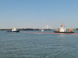 आपातकालीन रिसाव स्थितियों में तेजी से तैनाती के लिए उच्च फ्लोटेशन भ्रूण भरा अवरोध, pvc फोम भरा बेलनाकार बूम - Product Image 4