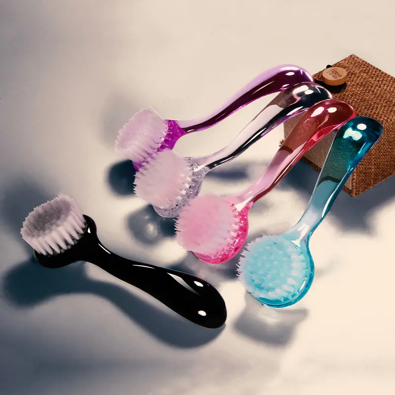 Nouvelle brosse à ongles en plastique doux enlever la poussière maquillage brosses de lavage poussière tête ronde poudre propre avec couverture pédicure