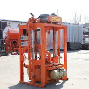 Macchina Durevole per la Produzione di Blocchi di Cemento e Mattoni Forati Semi-Automatica QM2-45, in Vendita - Product Image 3