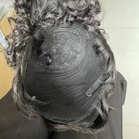 Perruque Courte Bouclée Synthétique Haute Température pour Femme avec Frange - Style Européen et Américain Noir Croisé - Vente en Gros