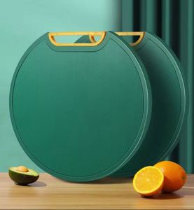 Planche à découper carrée en plastique antidérapante double face pour la cuisine, avec fonction de récupération des résidus - Product Image 1