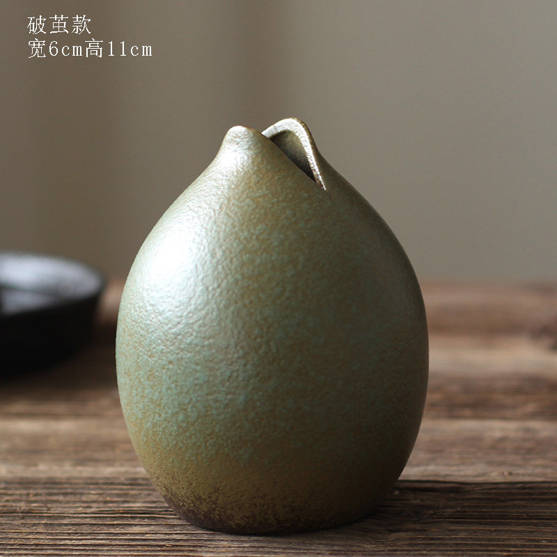 Breaking the cocoon-celadon glaze single bottle