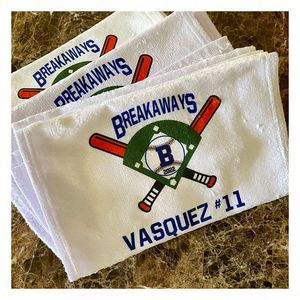 Toalla de Tenis Personalizada, Toalla Deportiva Personalizada, Regalo para Amantes del Tenis, Toalla de Fitness, Accesorios Deportivos, Regalo con Nombre de Equipo - Product Image 1