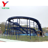 Jeux de carnaval, parc d'attractions, montagnes russes aquatiques, toboggan aquatique, manège aquatique