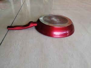 Padella antiaderente <span class=keywords><strong>in</strong></span> alluminio forgiato 3 pezzi <span class=keywords><strong>in</strong></span> alluminio verniciato metallo rosso con fondo a induzione e impugnatura Soft Touch - Product Image 3