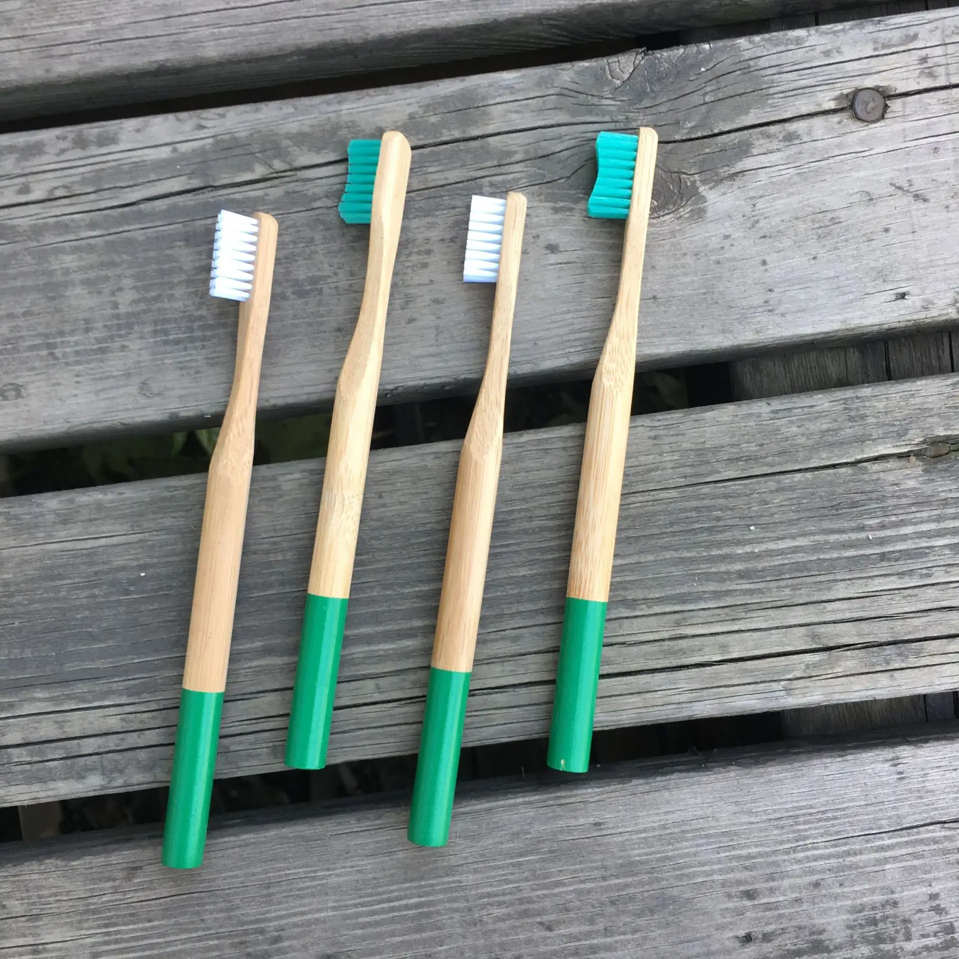 Escova de dentes de bambu, suporte para escovas de dentes de bambu com revestimento, <span class=keywords><strong>limpeza</strong></span> oral para adultos e crianças, suporte de escova de dentes de bambu