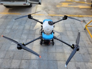 Sistema de Limpieza Industrial de Alta Presión con Drones para la Limpieza de Superficies de Edificios y Paneles Solares - Product Image 1