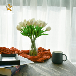 Tulipes artificielles en PU blanc pour la Saint-Valentin et les décorations de Pâques - Product Image 3