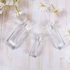 ขวดน้ำหอมแก้วทรงสวยขนาด 50 มล. ขวดสเปรย์แบบกดคอขวดขนาด 30 มล. ขวดเครื่องสำอางแบบใสเติมได้ ขายส่ง - Product Image 4