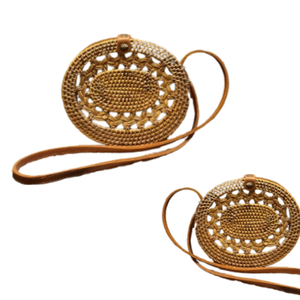 Sac à bandoulière en rotin ovale Gendit tissé à la main avec sangle en cuir pour les jours de plage et les occasions de Noël - Product Image 1