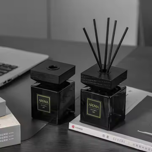 Thiết Kế Mới Rỗng Sang Trọng 50Ml 100Ml Vuông Màu Đen Thủy Tinh Thơm Hương Liệu <span class=keywords><strong>Reed</strong></span> Khuếch Tán Nắp Bằng Gỗ Chai - Product Image 1