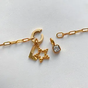 สร้อยข้อมือ EManco DIY แบบหลายจี้ ดีไซน์คลาสสิก ของขวัญสำหรับผู้หญิง ทำจากสแตนเลสสตีล สีทอง ไม่ลอก ปรับขนาดได้ พร้อมจี้ตัวอักษร ดาว และดวงตาป้องกันภัย - Product Image 5