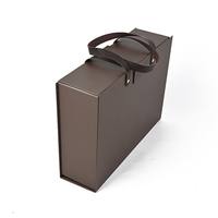 Boîte cadeau magnétique pliable de luxe sur mesure avec poignée en PU, matériaux recyclés, impression UV sélective, emballage de luxe pour sacs à dos et chaussures