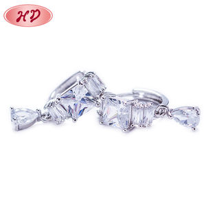 Orecchini a Cerchio Trendy 2019 in Oro 18K con Zirconi, Gioielli Economici Cinesi per Donna con Argento - Product Image 1