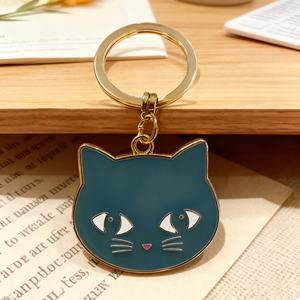 พวงกุญแจโลหะเคลือบแข็งและอ่อนรูปสัตว์การ์ตูนสุนัขและแมวพร้อมโลโก้สั่งทำขายส่งสำหรับของขวัญส่งเสริมการขาย - Product Image 1