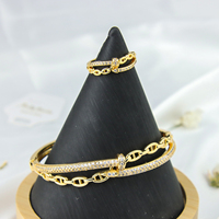 Ensemble de bijoux plaqué or sur mesure, design boutique, idéal pour les occasions spéciales, collection de bijoux pour femmes, prêt à offrir
