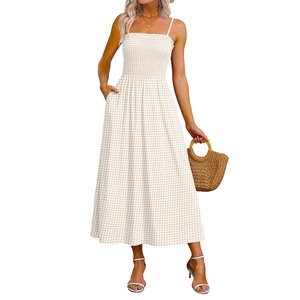Robe longue décontractée bohème pour femme, à bretelles spaghetti, smockée avec poches, collection été-printemps 2026, épaules dénudées, idéale pour la plage - Product Image 1
