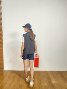 Chaleco promocional para supermercado, diseño personalizado, Color negro, con múltiples bolsillos y cremallera - Product Image 4