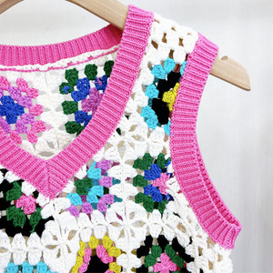 OEM personnalisé crochet femmes <span class=keywords><strong>pull</strong></span> court gilet solide motif couleur bloqué creux main tricots <span class=keywords><strong>pull</strong></span> <span class=keywords><strong>tricot</strong></span>é méthode de tissage - Product Image 3