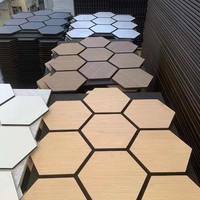 Panneau acoustique décoratif auto-adhésif en MDF perforé hexagonal, décoration intérieure en bois, panneaux muraux absorbant le son