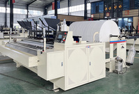 Machine à rembobiner le papier toilette haute vitesse pour la conversion de rouleaux jumbo, le gaufrage, la perforation et la fabrication de rouleaux finis