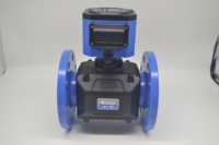 Compteur de débit de liquide à ultrasons IP68 étanche 24V DC RS485 à bride pour pipeline