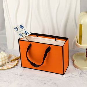 Sac cadeau en papier blanc de qualité supérieure avec poignée en ruban, emballage de luxe écologique personnalisé - Product Image 4