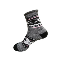 Grande qualité PESAIL marque femmes Midi longueur décontracté Style régulier hiver chaussettes usine directe tricoté motif Animal coupe ample
