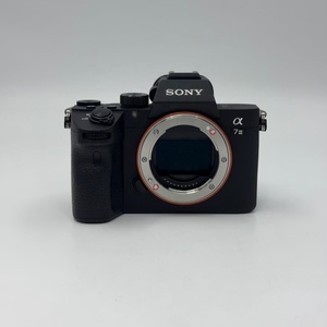 Appareil photo numérique hybride plein format <span class=keywords><strong>Sony</strong></span> Alpha 7 <span class=keywords><strong>III</strong></span> <span class=keywords><strong>A7M3</strong></span> (boîtier seul) 24,2 MP 4K HDR 693 AF double emplacement pour carte Pro en gros - Product Image 2