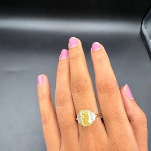 Bague en or massif 9/18 carats certifiée IGI avec diamant jaune de laboratoire taille émeraude, bague fantaisie en diamant jaune vif, bague en diamant jaune cultivé en laboratoire - Product Image 6