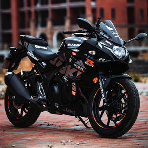 Motocicleta Suzuki GSX250R de Dos Cilindros y 250cc, Refrigerada por Agua, con ABS, Normativa Nacional IV, Inyección Electrónica de Combustible, Disponible para Registro, Usada, Popular en Internet - Product Image 1