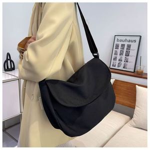 Sac à bandoulière décontracté et simple, couleur unie, multi-usages, grande capacité, style sac messager - Product Image 3