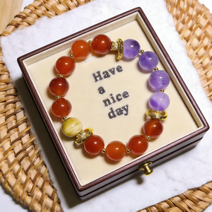 สร้อยข้อมือพลังงานจิตวิญญาณสามสี: อาเกตสีแดง, อเมทิสต์ และซิทริน พร้อมตัวคั่นชุบทองเพื่อความสวยงามและสมดุลทางจิตวิญญาณ - Product Image 4