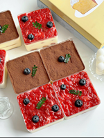 Boîte d'emballage carrée pour mousse, boîte à gâteau tiramisu, boîte à dessert jetable transparente pour mille-feuille, boîte d'emballage pour lait de soja