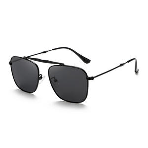 Gafas de Sol Plegables Estilo TikTok, Marco Metálico Negro, Polarizadas UV400, Unisex, Moda Urbana - Product Image 1