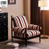 Fauteuil à cadre en bois postmoderne rayé, rembourré en coton doux, dossier capitonné, housse amovible, pour appartement, hôtel, usage extérieur et de loisirs