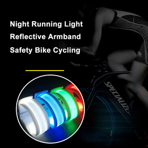 Bracelet Réfléchissant de Course Nocturne Réglable et Rechargeable pour la Sécurité en Marche, Cyclisme et Activités de Plein Air, Étanchéité IP55 - Product Image 5