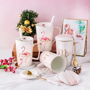 Grosir mug kopi flamingo-Cangkir Porselen Desain Nordic dengan Tutup dan Sendok Mug Cangkir Berbingkai Emas Pink Marmer Kopi Keramik Flamingo