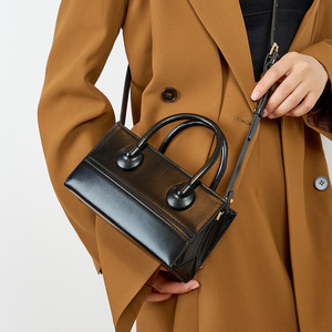 Petit sac carré <span class=keywords><strong>en</strong></span> cuir à une épaule avec un sac à <span class=keywords><strong>bandoulière</strong></span> diagonal - Product Image 2