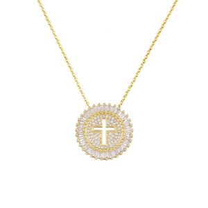 Collana con Ciondolo a Croce in Oro con Incastonatura di Diamanti, Catena Placcata Oro 18K, Gioiello Religioso Unisex - Product Image 1