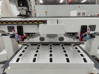 1325 système de contrôle LNC d'approvisionnement d'usine routeur Cnc Atc pour la ligne de Production de meubles à bois changement d'outil automatique