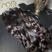 Lots de Cheveux Humains Bruts 100% Non Transformés, Cuticules Alignées, Cheveux Indiens Bouclés Bruts, Fournisseur en Gros d'Extensions de Cheveux Humains