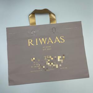 Yüksek kaliteli çevre dostu mat gri buzlu alışveriş çantaları kolu özel Logo PP plastik ambalaj için taşıma torbaları gri - Product Image 2