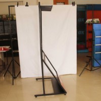 Support de présentation de planches de surf pliable et robuste, réglable, avec cadre métallique thermolaqué pour une publicité stable en magasin